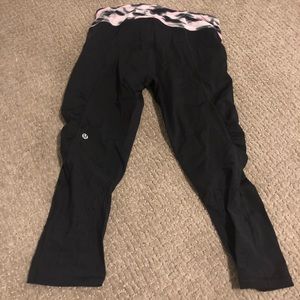 Lululemon Crop Cut Out Calves pattern Dry Fit 6